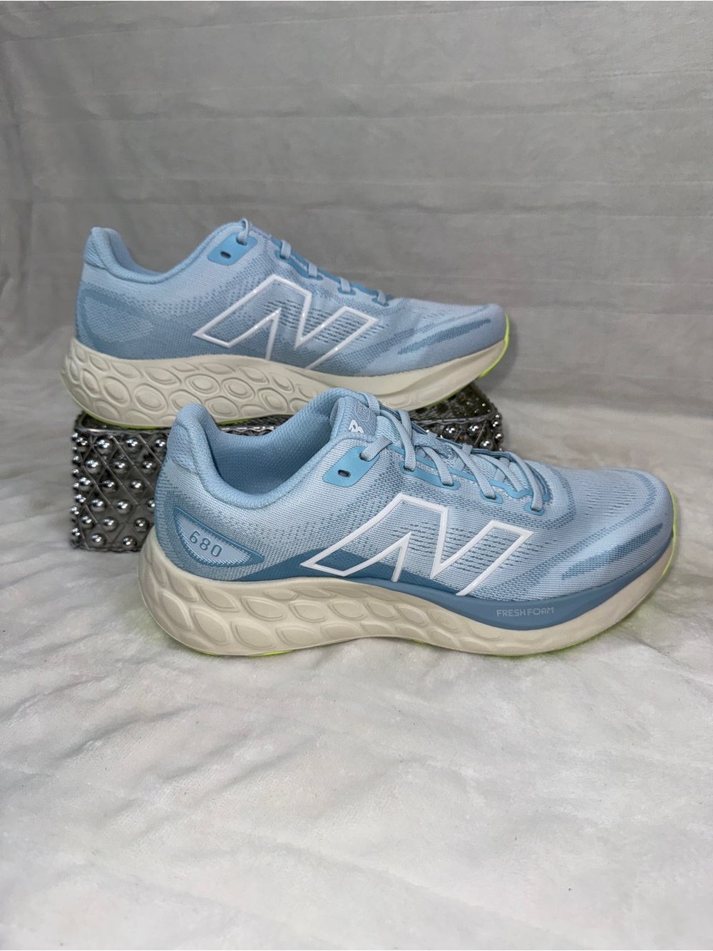 New Balance 680v8 Sneakers 👟💙 Women’s 9.5 or 8 Men’s Light Blue W680LT8 NEW - Picture 4 of 13